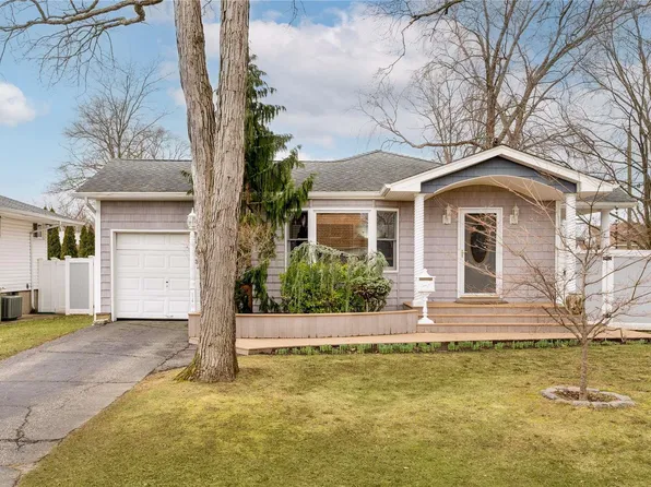 140 Oakland Avenue, Deer Park, NY 11729