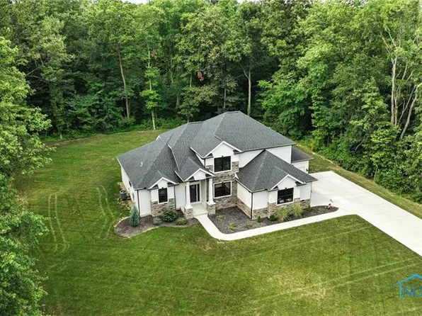 17404 Harley Woods Dr, Bowling Green, OH 43402