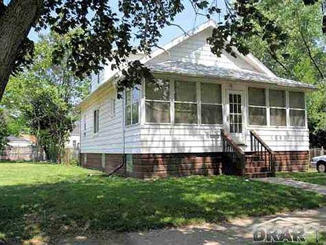 3rd image of 1590 Applewood Ave
