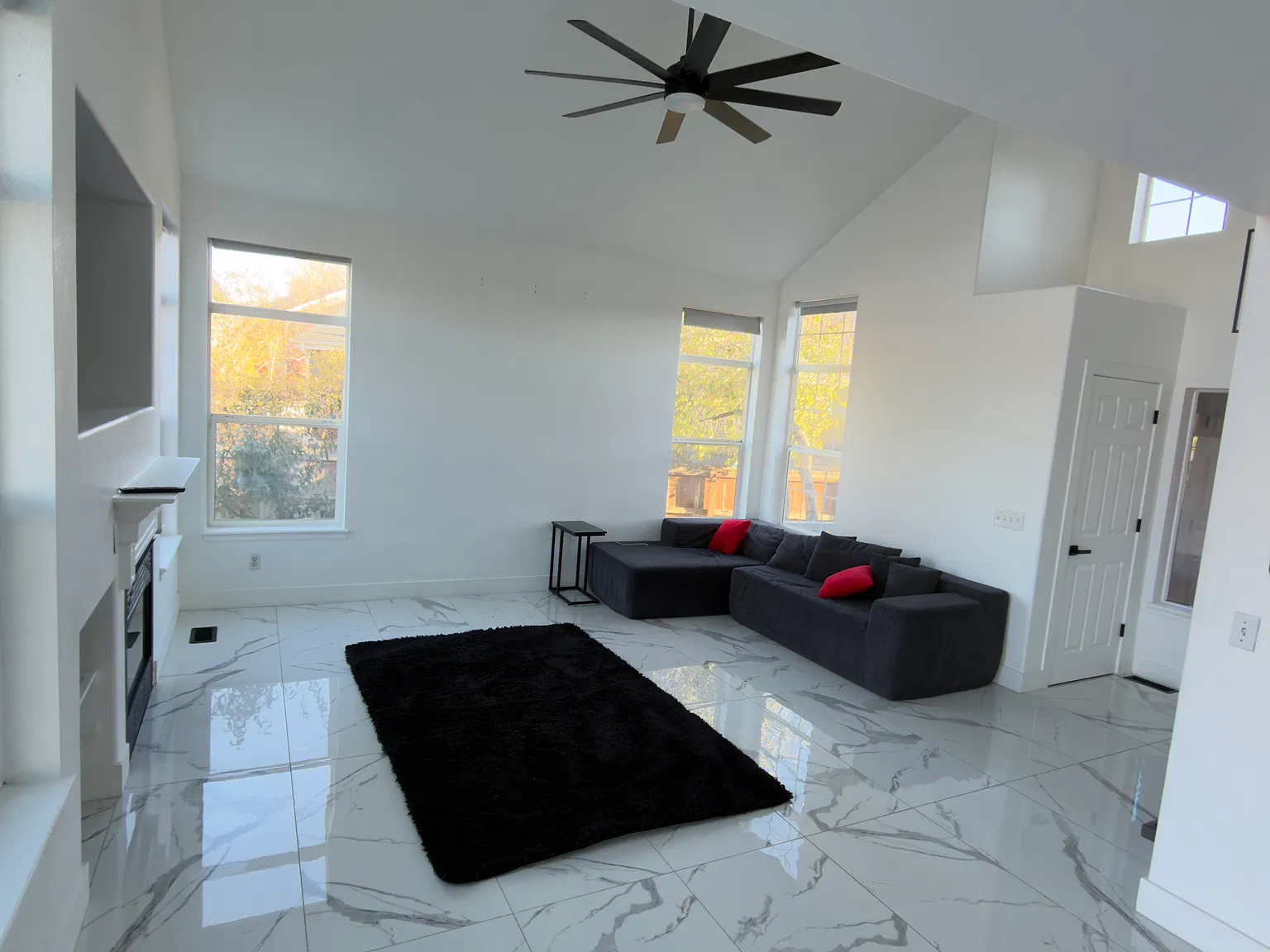 3 bed, 3.5 bath, 2200 sqft, $3,300 — Photo 4