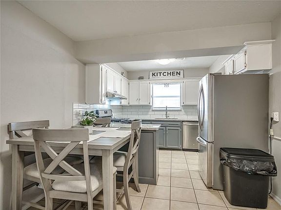 4th image of 3037 Overland Dr