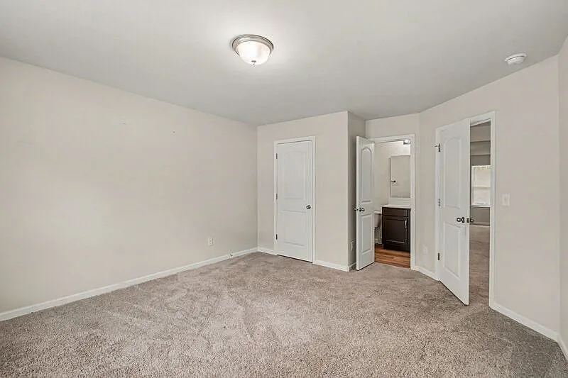 5 bed, 3.0 bath, 2204 sqft, $2,400 — Photo 3