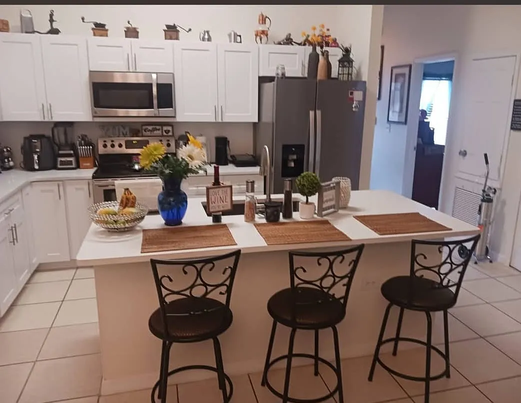 3 bed, 1148 sqft, $2,300 — Photo 2