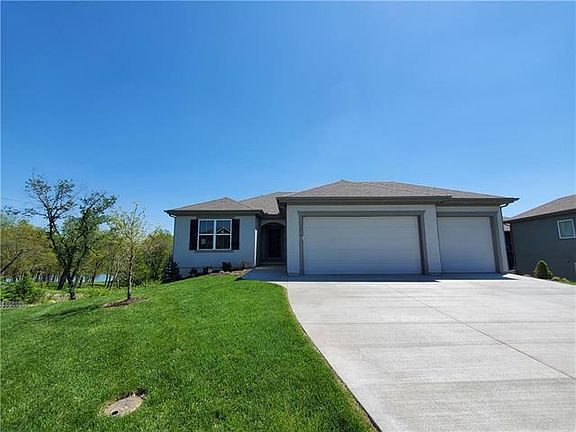 2nd image of 1016 SE Amber Ct