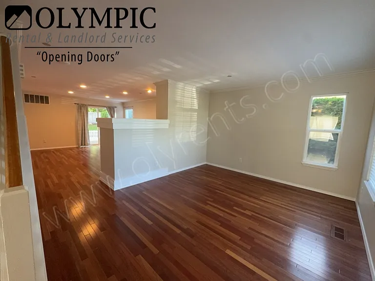 4 Bedroom + Bonus room + easy commute to JBLM — Photo 3