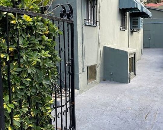 5th image of 1804 Echo Park Ave