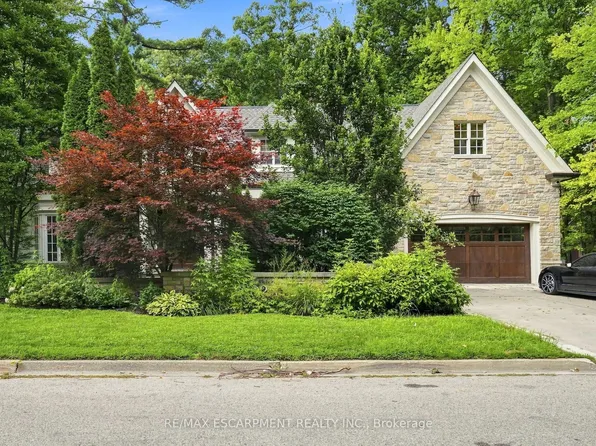 2025 & 2035 Heartwood Ct, Mississauga, ON L5C 4P7