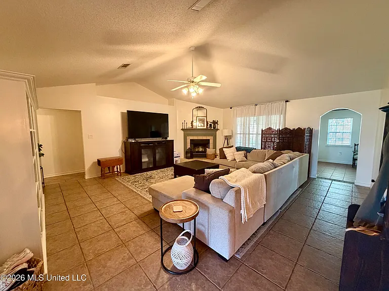 3406 Hermitage Ct — Photo 4