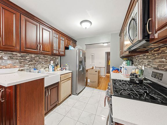 5th image of 1097 E 58th St
