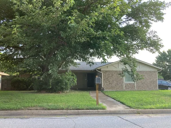 8253 Irish Dr, Fort Worth, TX 76180