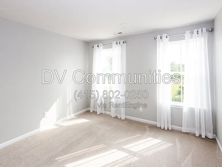 7226 Hillsview Dr — Photo 10