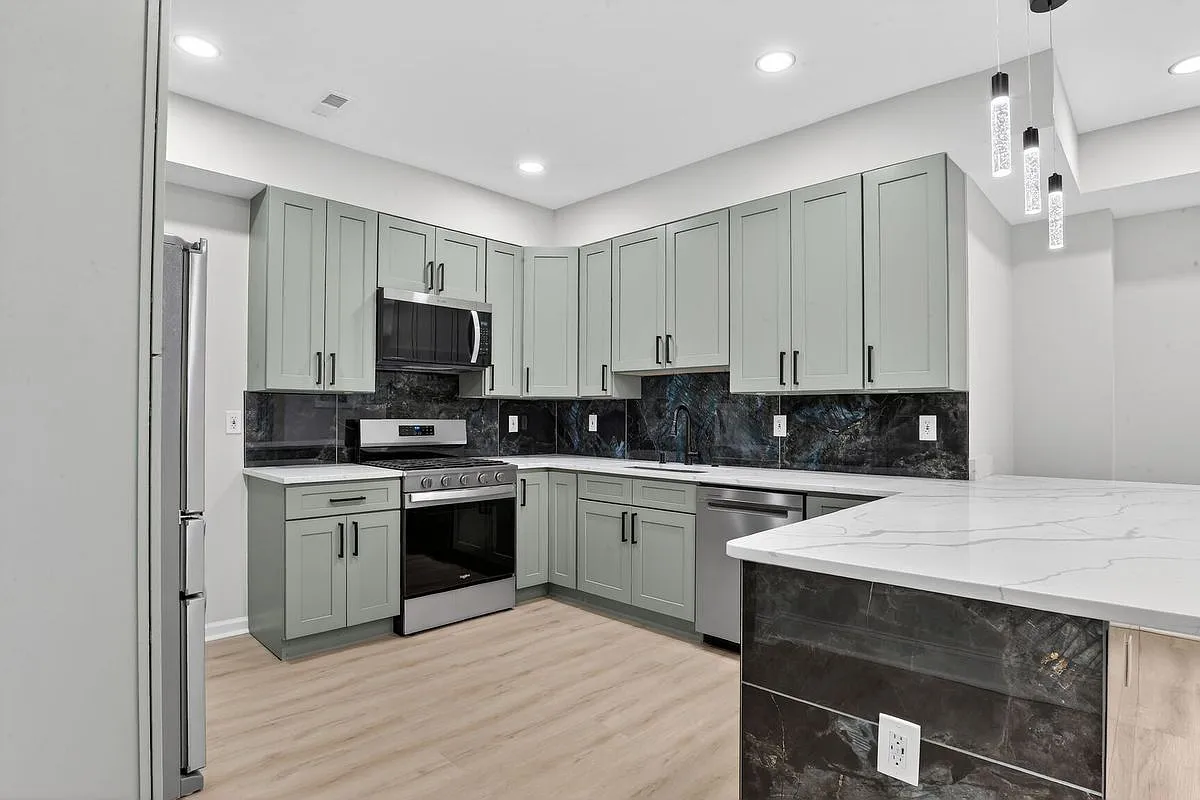 5 bed, 4.0 bath, 1526 sqft, $3,100 — Photo 4