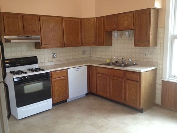 5th image of 4116 N Albany Ave #2