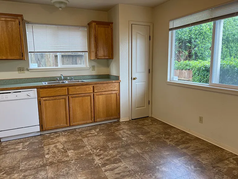 1493 Larissa Cir — Photo 7