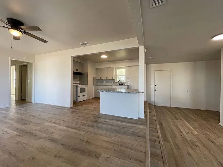 306 NE Gary Ave — Photo 10