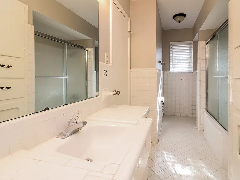 107 W Rio Grande St — Photo 8