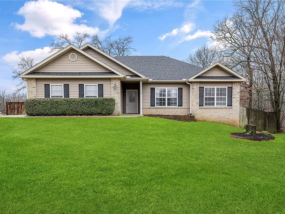 1st image of 17 Granshire Dr