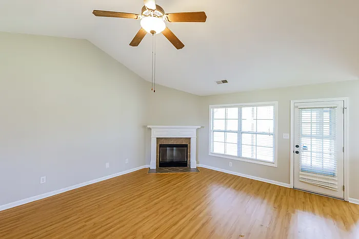 105 Landings Way Dr — Photo 2