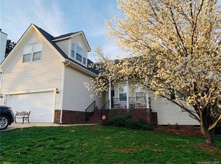 5636 Falls Ridge Ln, Charlotte, NC 28269