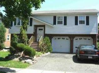 30 Strangeway Ter, Clifton, NJ 07011