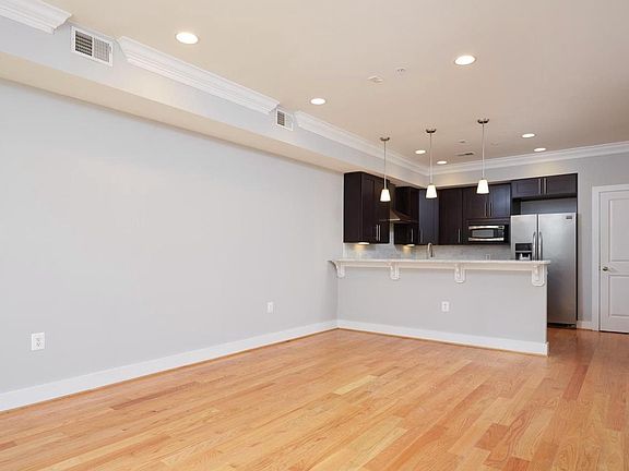 5th image of 2514 17th St NW APT 2