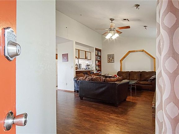 4th image of 2321 Meridian Dr