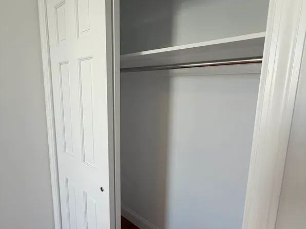 60-23 Gates Avenue image 5 of 6