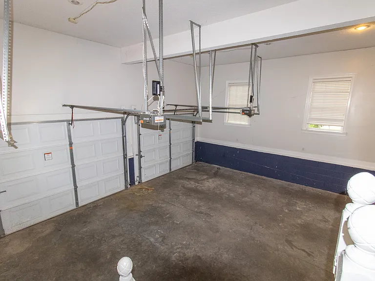 906 Monarch Cir — Photo 6
