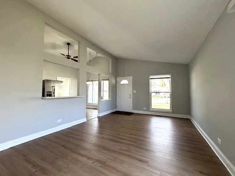 346 Danbury Dr — Photo 3