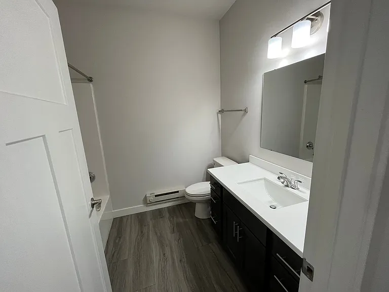 Cottage Grove Commons: 1400 N Windsor — Photo 47