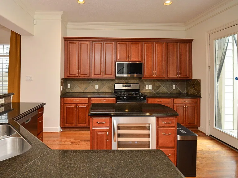 4609 Floyd St #B — Photo 16
