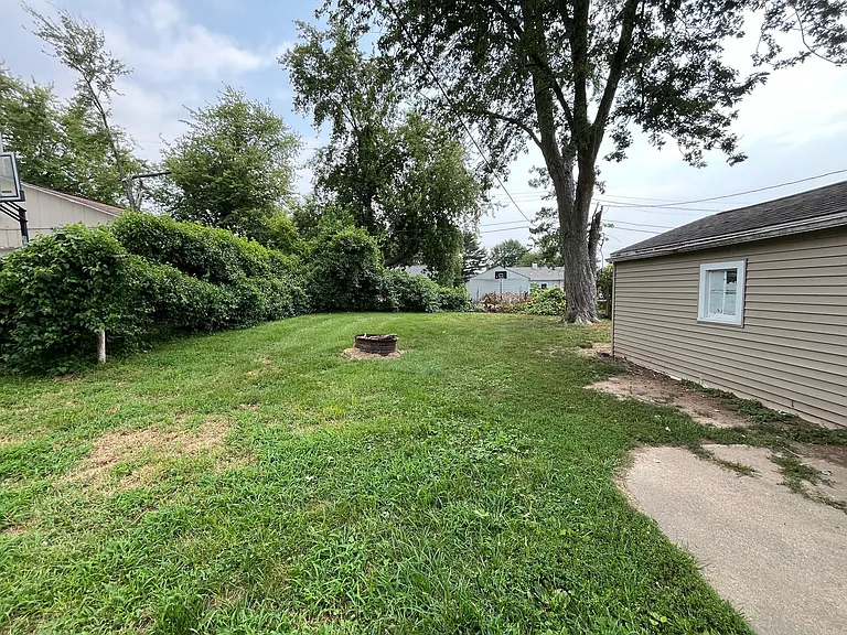 1620 Melrose Dr — Photo 14