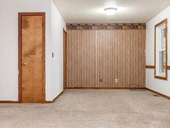 5th image of 943 Fairfield Ave