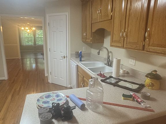 5th image of 620 Pine Hill Dr SW