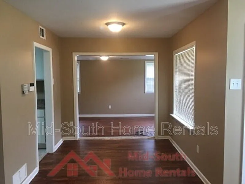3 bed, 1.5 bath, 1394 sqft, $1,350 — Photo 4