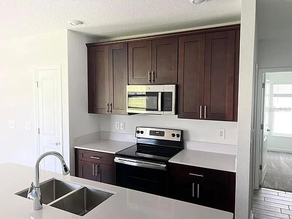 5th image of 527 Jett Ln