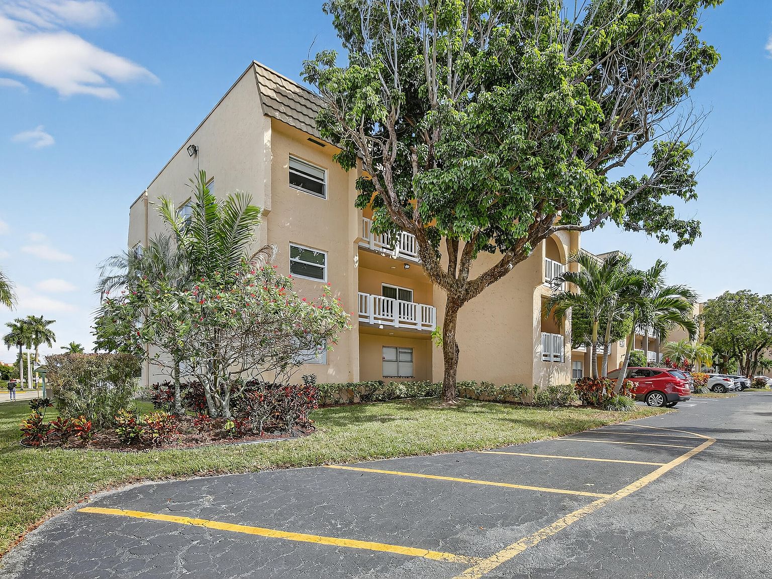 9320 Sunrise Lakes Boulevard #107