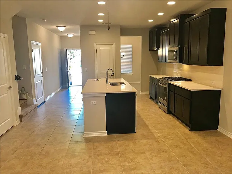 9008 Gage Dr — Photo 4