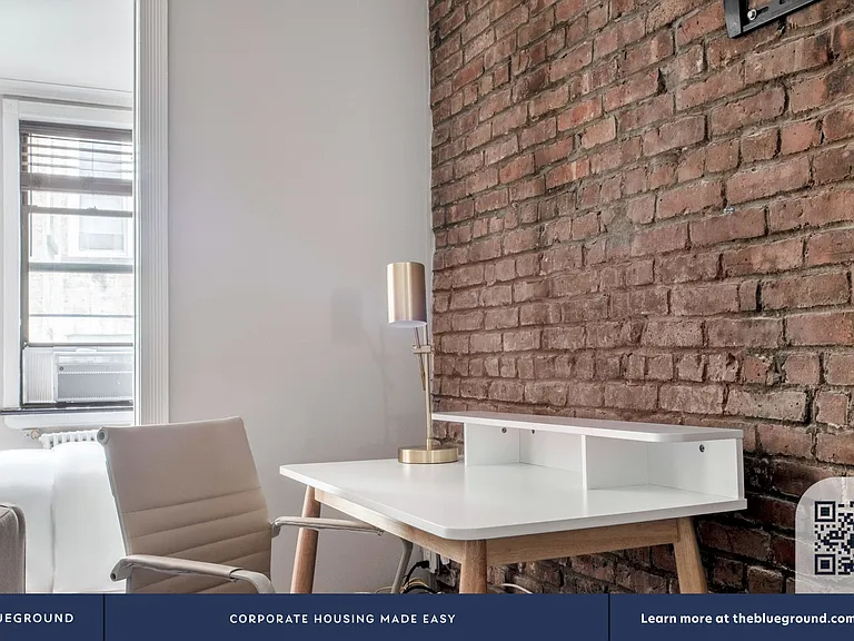 118 Christopher St #2 — Photo 5