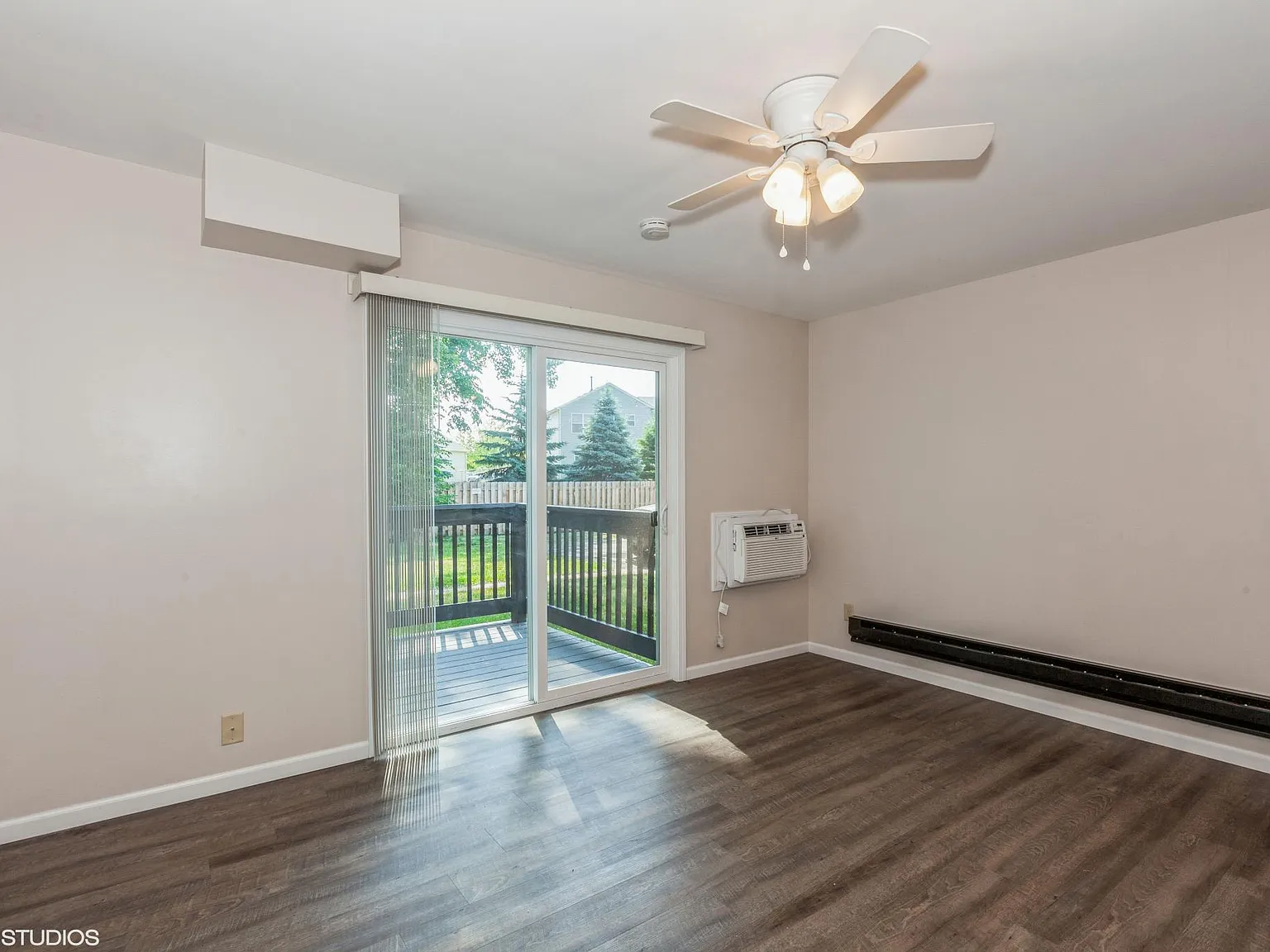 821 N Gladstone Ave — Photo 3