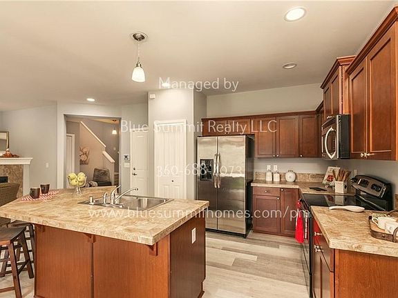 4th image of 3132 Harrier St NE