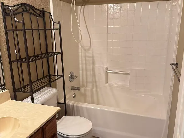 4005 Madison Ave — Photo 11