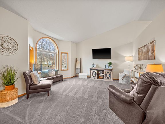 5th image of 10242 49th St NE