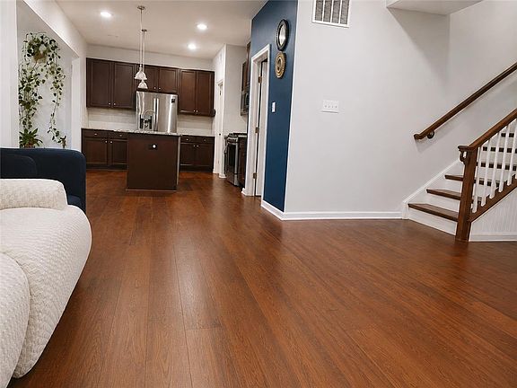 4th image of 2952 Pinnacle Dr S