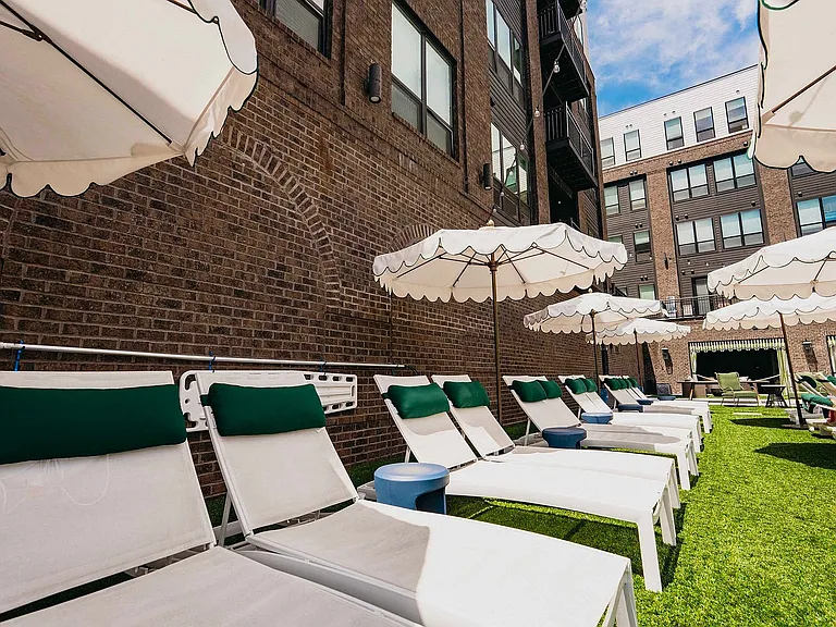 17_Langham_PoolDeck