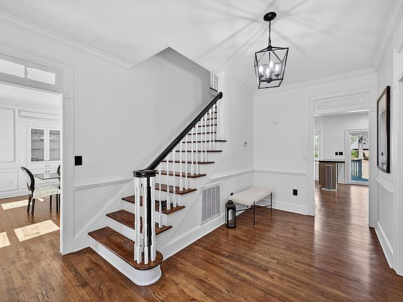 4th image of 361 Live Oak Rd