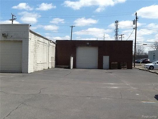3rd image of 5252 Oakman Blvd
