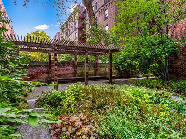 83-10 35th Avenue image 16 of 17