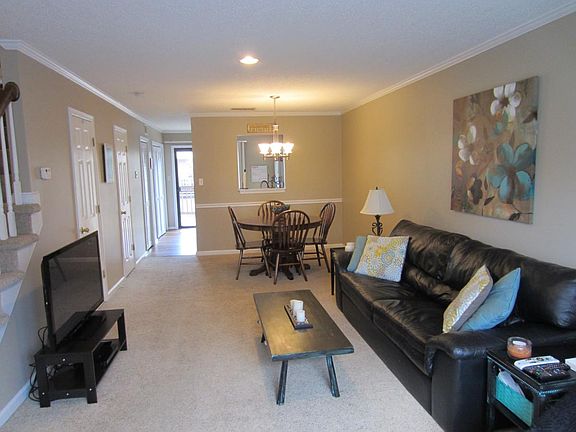 Spacious Living - Dining