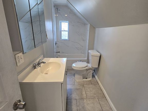 5th image of 223 Cator Ave #3A